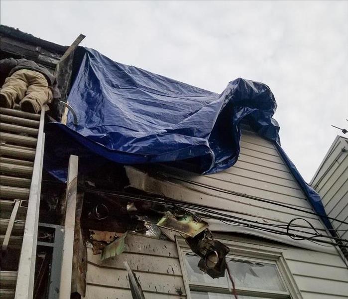 SERVPRO putting up tarps after a fire in Philadelphia, PA